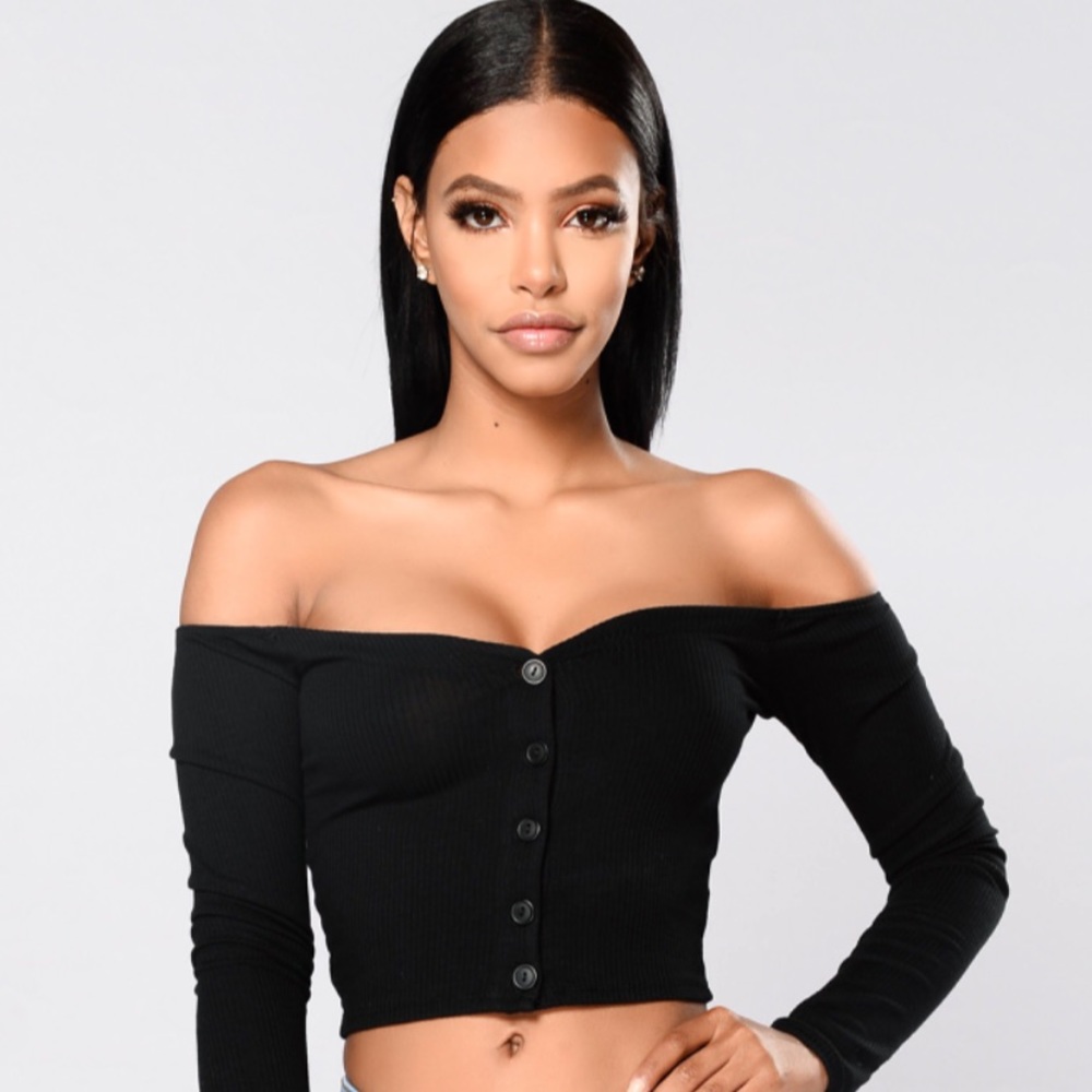 Fashion Nova long sleeve crop top